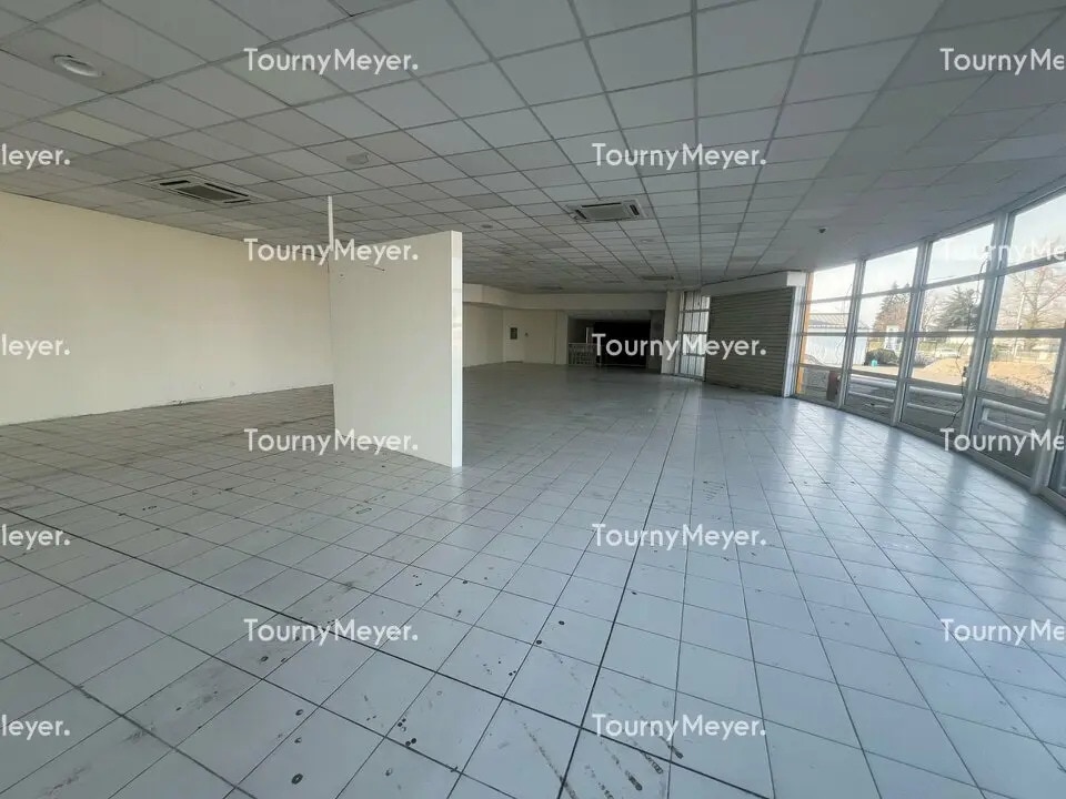 Location Commerce 554 m² - Photo 1