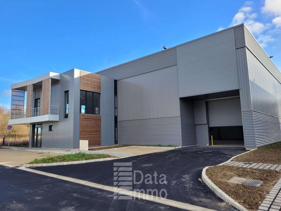 Industrial in Chanteloup-en-Brie to rent Building Photo- Image 1 of 13