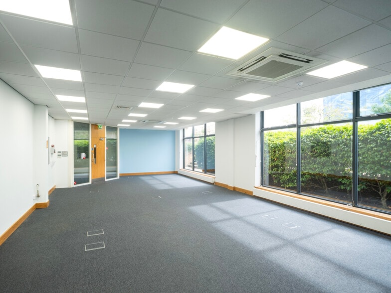 Almondvale Blvd, Livingston to rent - Building Photo - Image 2 of 6