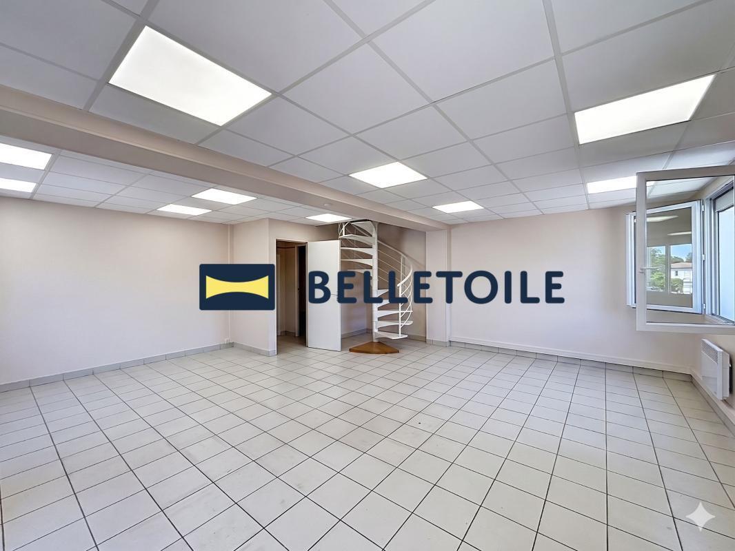 Office in Saint-Maur-des-Fossés to rent Interior Photo- Image 1 of 17