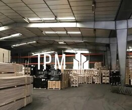 Light Industrial in Marseille to rent Interior Photo- Image 1 of 3