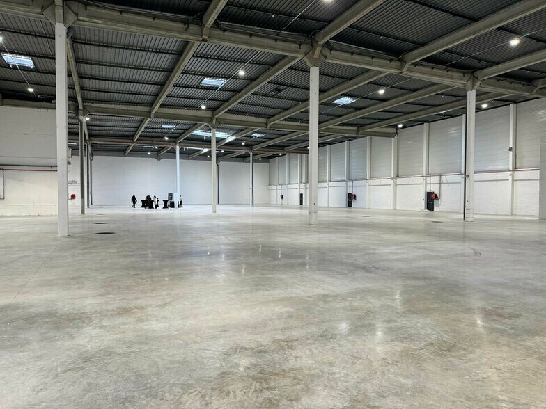 Industrial in Aulnay-sous-Bois to rent - Interior Photo - Image 1 of 8