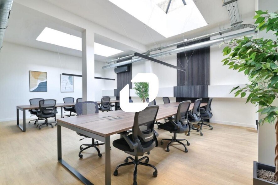 Office in Paris for sale - Interior Photo - Image 1 of 11