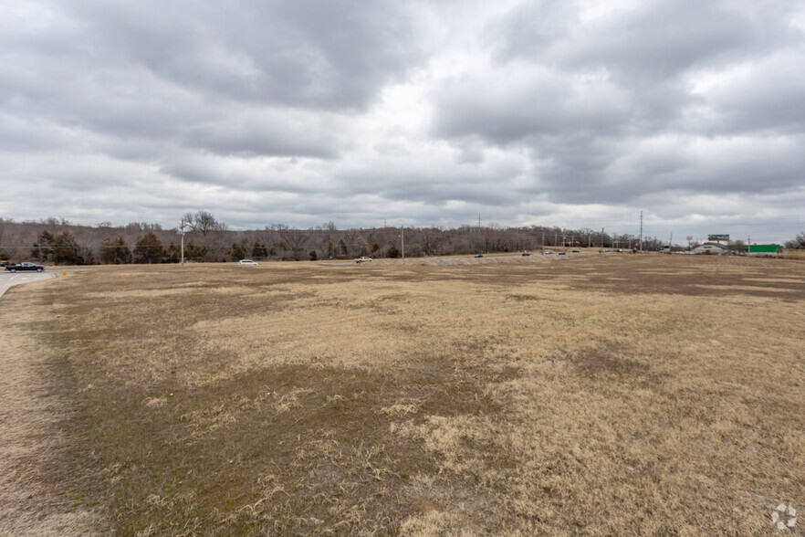 7100 S Elwood Ave, Tulsa, OK for rent - Building Photo - Image 3 of 4