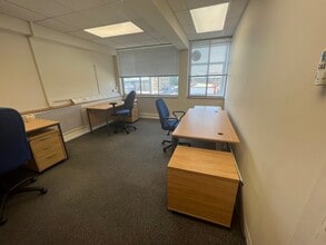 12 Deer Park Rd, London to rent Interior Photo- Image 1 of 9