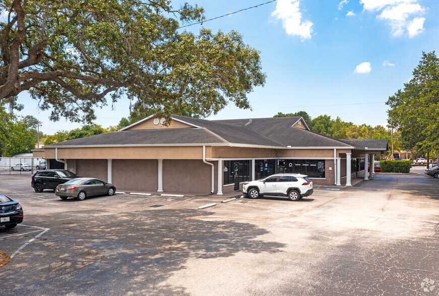 1111 Oakfield Dr, Brandon, FL for sale - Primary Photo - Image 1 of 1