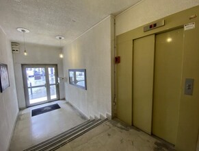 Office in Montreuil to rent Building Photo- Image 2 of 6
