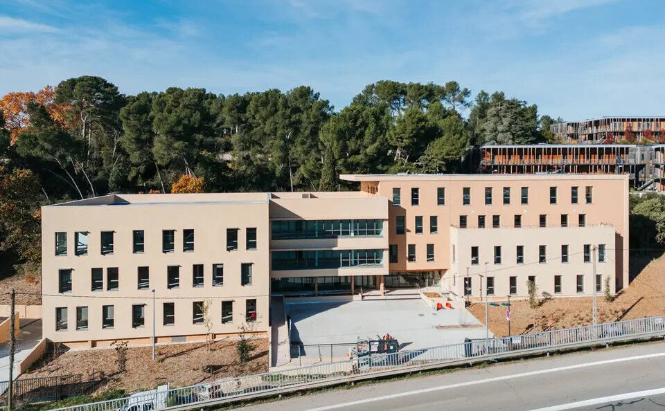 Office in Aix-en-Provence to rent Building Photo- Image 1 of 17