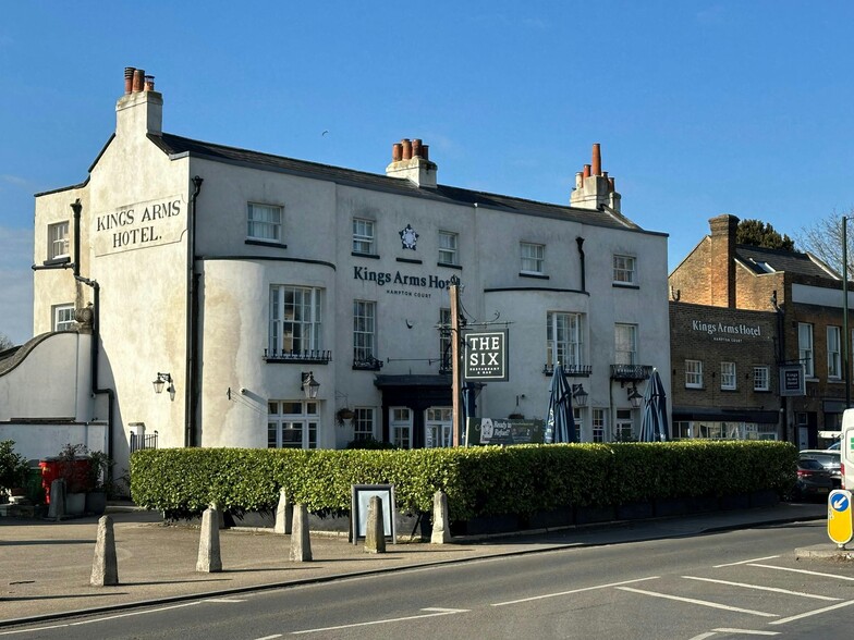 Hampton Court Rd, East Molesey to rent - Building Photo - Image 2 of 5