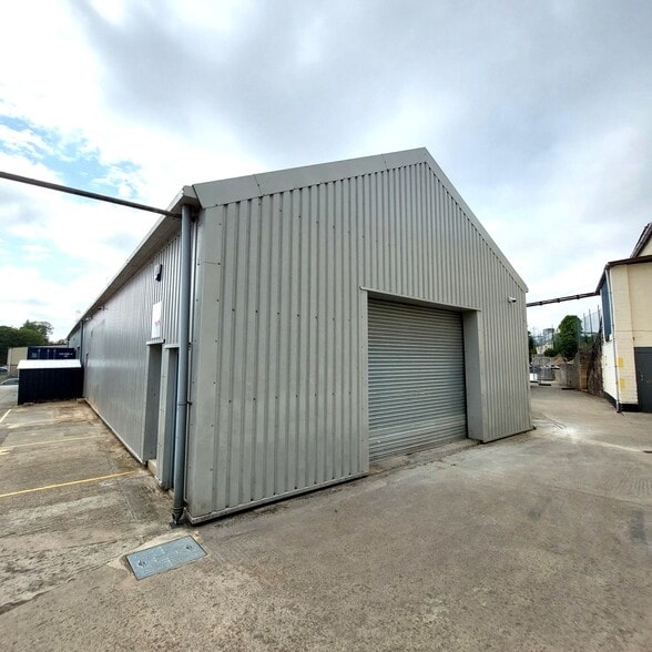 11-14a Elliott Rd, Cirencester to rent - Building Photo - Image 1 of 1