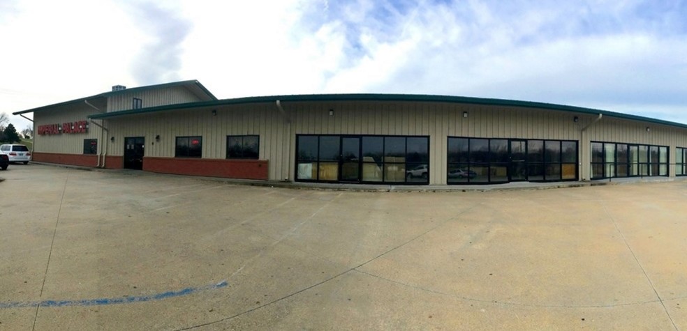 1701 Commercial Cir, Wamego, KS for sale - Primary Photo - Image 1 of 1