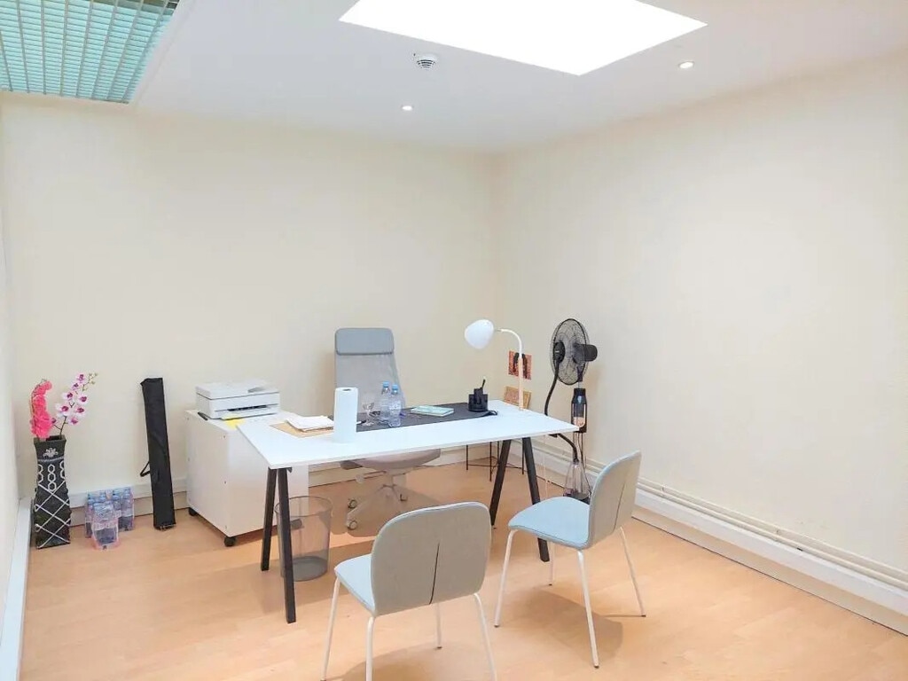 Location Bureaux 15 m² à 30 m² - Photo 1