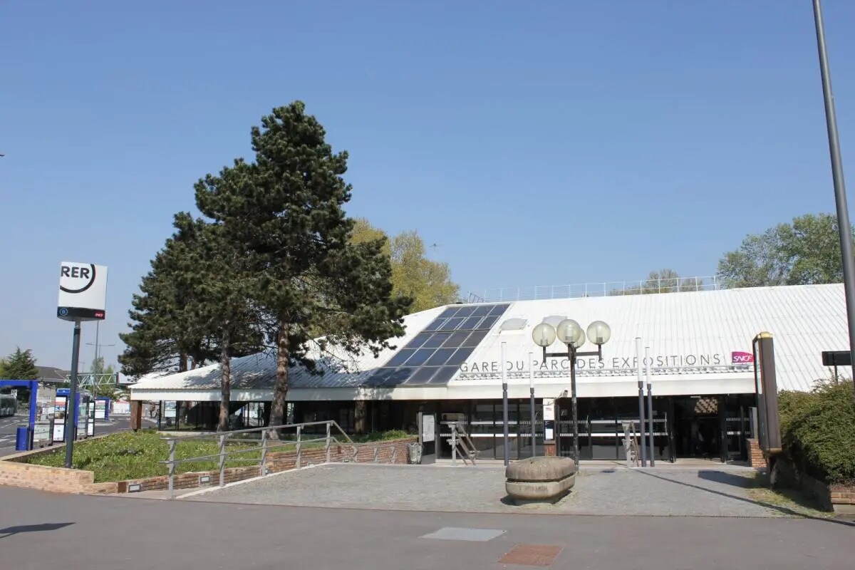 Office in Roissy-en-France to rent Building Photo- Image 1 of 7