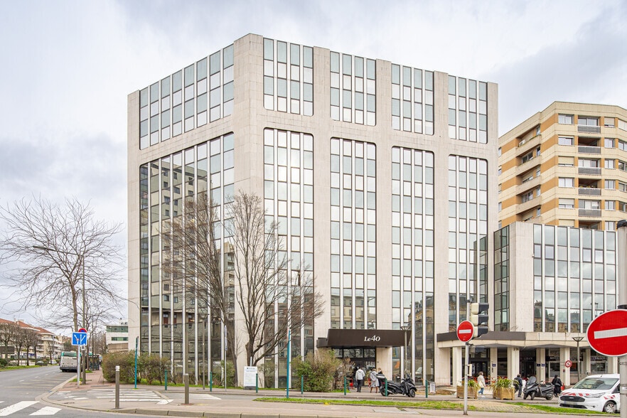 Office in Suresnes to rent - Building Photo - Image 2 of 42