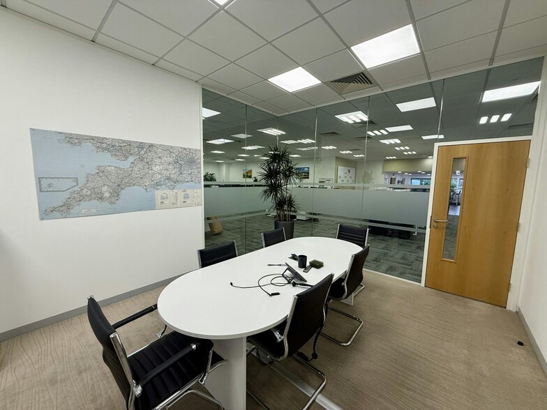 1 Embankment Way, Ringwood to rent - Building Photo - Image 3 of 16