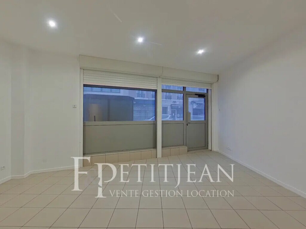 Location Commerce 60 m² - Photo 1