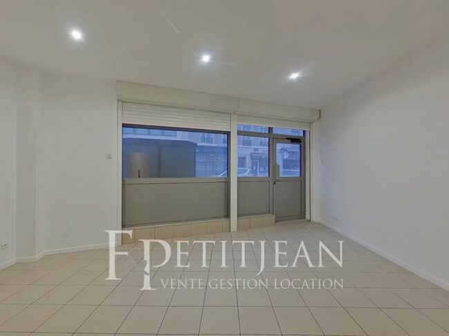 Location Commerce 60 m²