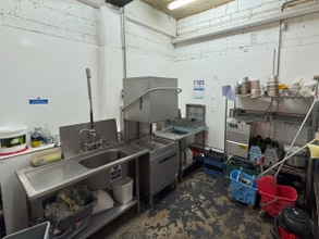 291-307 Kirkdale, London to rent Interior Photo- Image 1 of 3