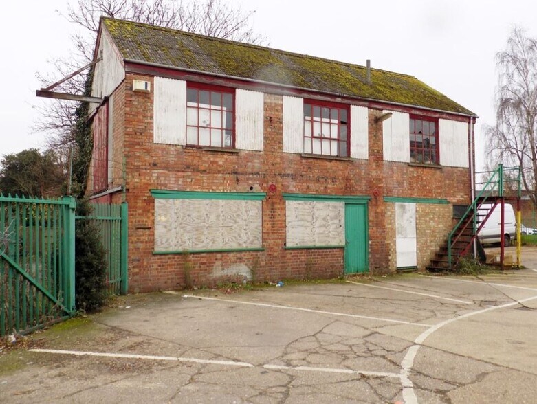 12 Lynn Rd, Wisbech PE13 3DA UK