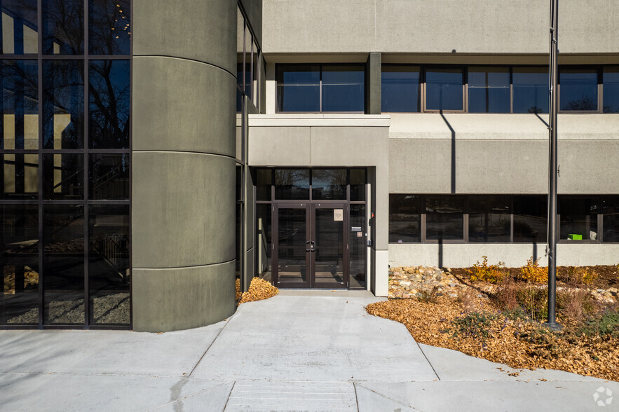 3351 Eastbrook Dr, Fort Collins, CO for rent - Building Photo - Image 3 of 4