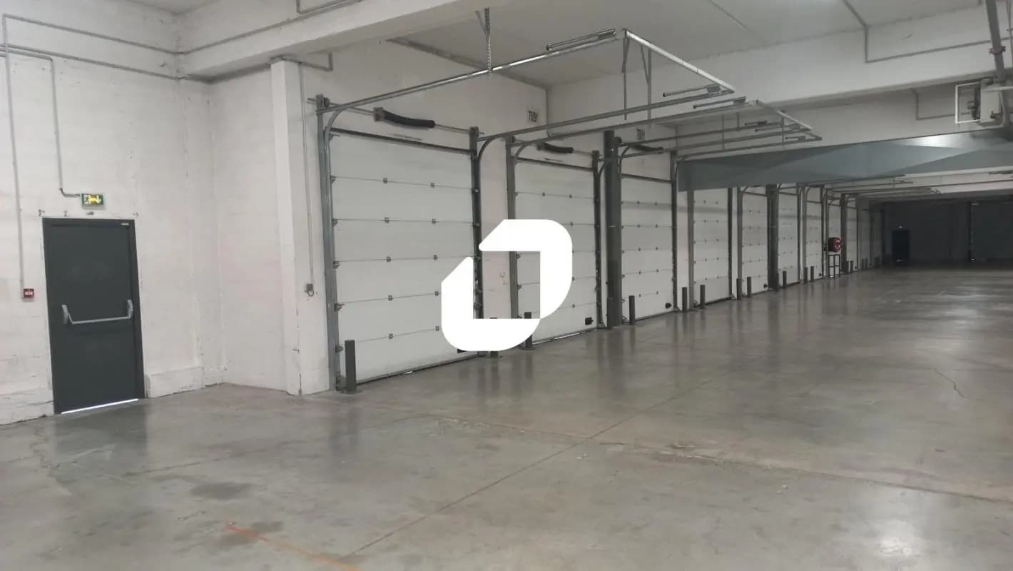 Industrial in Saint-Denis to rent Interior Photo- Image 1 of 4