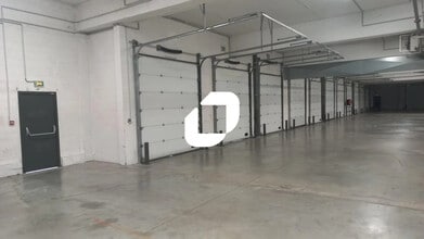 Industrial in Saint-Denis to rent Interior Photo- Image 1 of 4