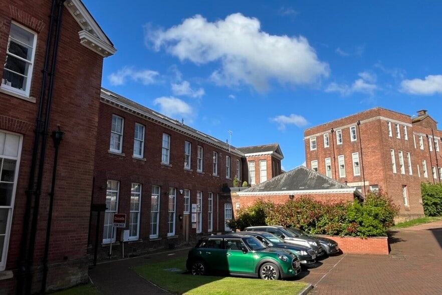 Dean Clarke Gardens, Exeter to rent - Building Photo - Image 2 of 3