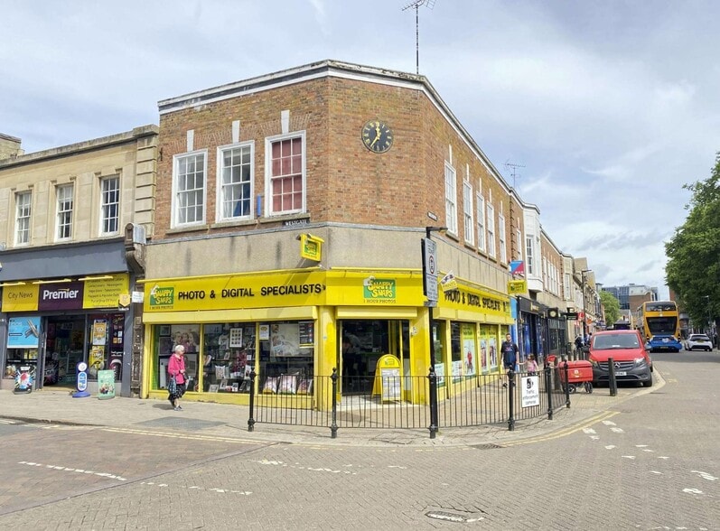 2 Broadway, Peterborough to rent - Building Photo - Image 2 of 3