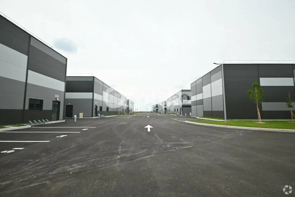 525 Chemin De Charpenay, Janneyrias to rent Building Photo- Image 1 of 9