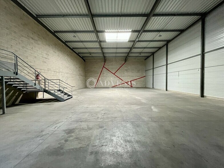 Light Industrial in Aulnay-sous-Bois to rent - Interior Photo - Image 1 of 8
