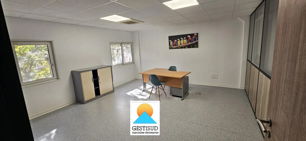 Office in Gémenos to rent - Interior Photo - Image 1 of 6