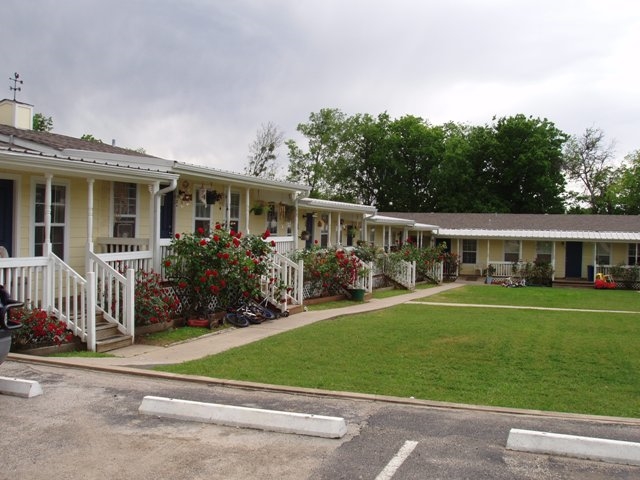 304-330 S Hill St, Burnet, TX for sale - Primary Photo - Image 1 of 7