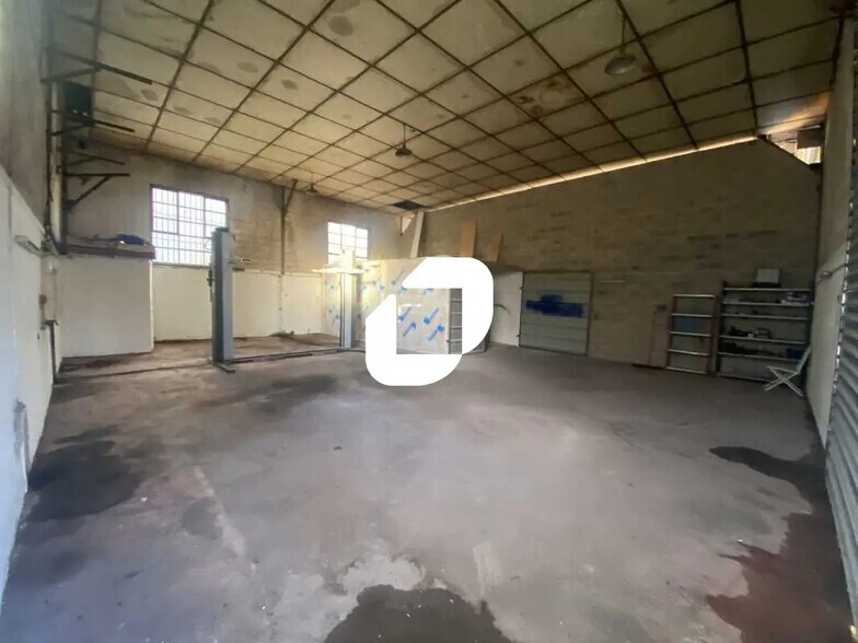Light Industrial in Ludon-Médoc to rent - Building Photo - Image 3 of 6