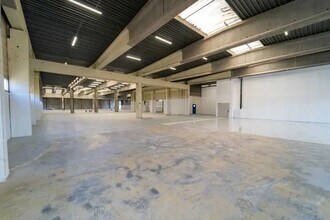 Light Industrial in Chassieu to rent Interior Photo- Image 1 of 10