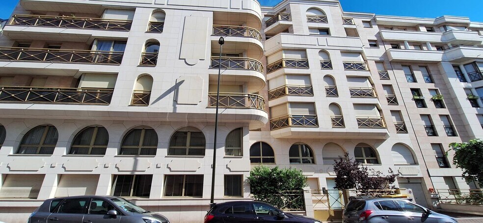 142-144 Rue Aristide Briand, Levallois-Perret for sale - Building Photo - Image 1 of 14