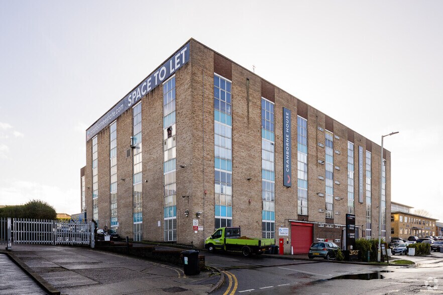 Cranborne Rd, Potters Bar for sale - Building Photo - Image 2 of 2