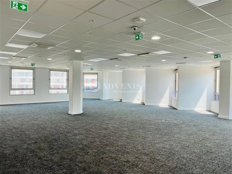 Office in Noisy-le-Grand to rent - Building Photo - Image 2 of 6