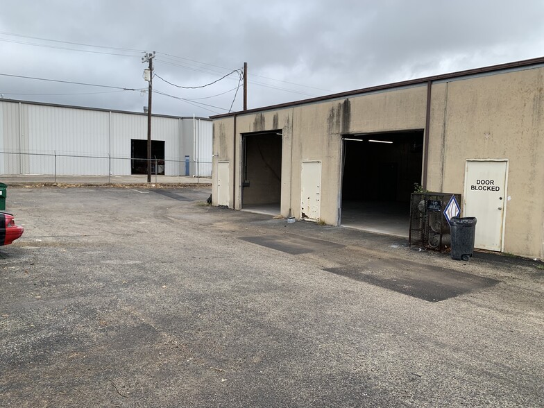 136 Industrial Dr, Boerne, TX for rent - Building Photo - Image 1 of 7