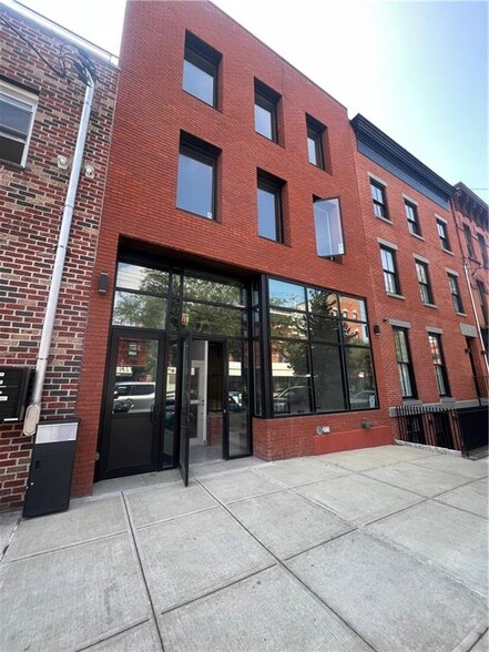 369 Van Brunt St, Brooklyn, NY for rent - Primary Photo - Image 1 of 1