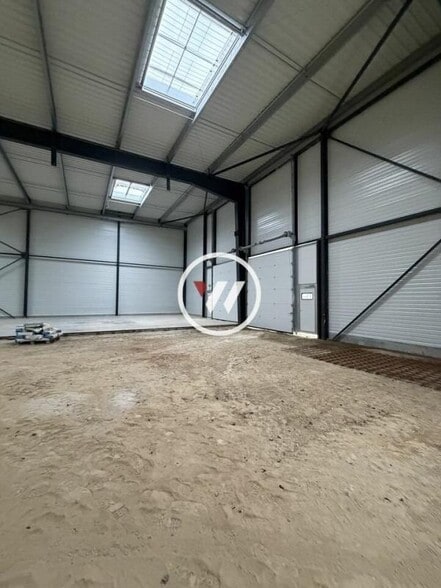 Light Industrial in Louvres for sale - Interior Photo - Image 2 of 9