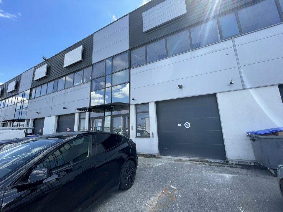 Light Industrial in Saint-Denis to rent Building Photo- Image 1 of 8
