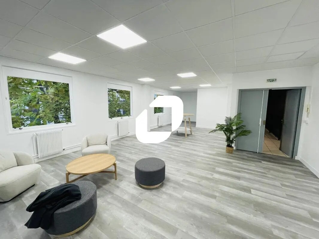 Office in Lognes to rent Interior Photo- Image 1 of 8