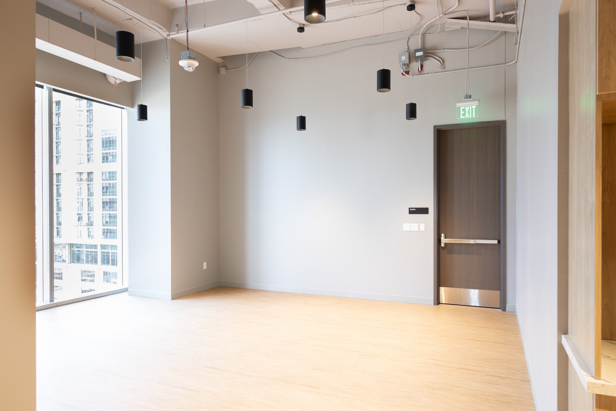 1900 N Pearl St, Dallas, TX to rent Interior Photo- Image 1 of 7