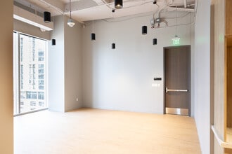 1900 N Pearl St, Dallas, TX to rent Interior Photo- Image 1 of 7