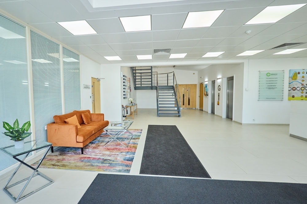 Centennial Av, Elstree to rent Lobby- Image 1 of 9