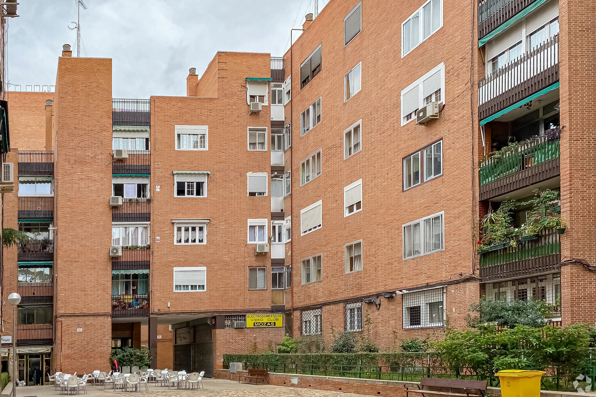 Retail in Madrid, Madrid to rent Primary Photo- Image 1 of 3