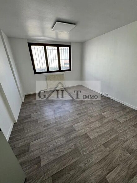 Office in Wissous to rent - Interior Photo - Image 2 of 6