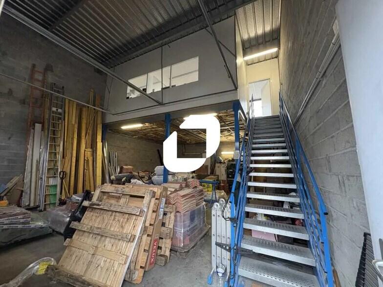 Industrial in Cenon to rent - Interior Photo - Image 2 of 13
