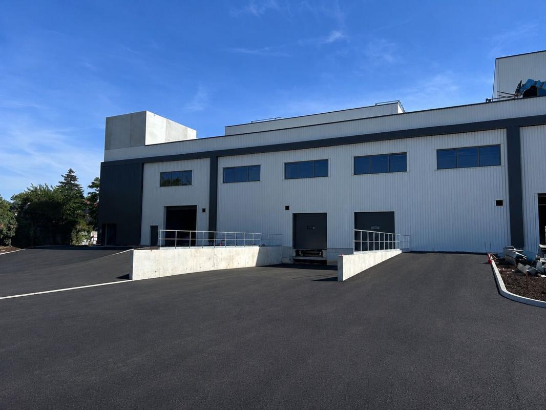 Light Industrial in Vénissieux to rent Building Photo- Image 1 of 10