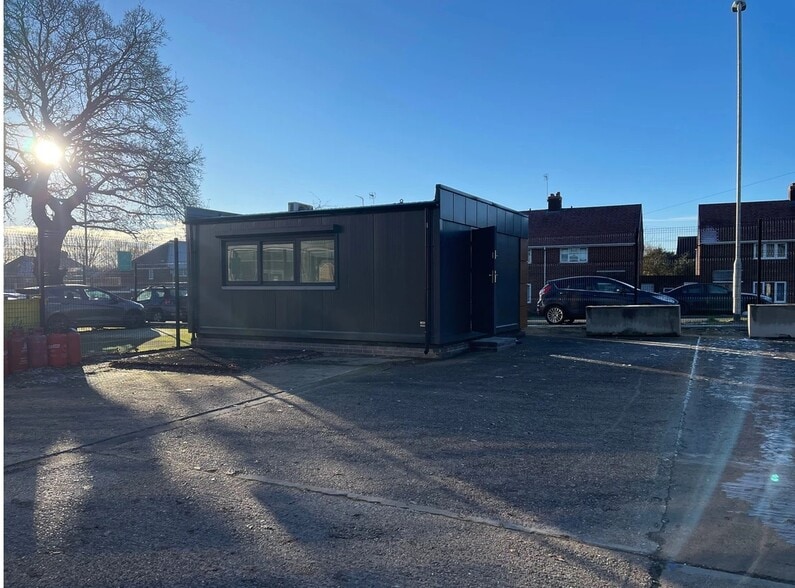 9A Linthouse Ln, Wolverhampton for sale - Primary Photo - Image 1 of 14